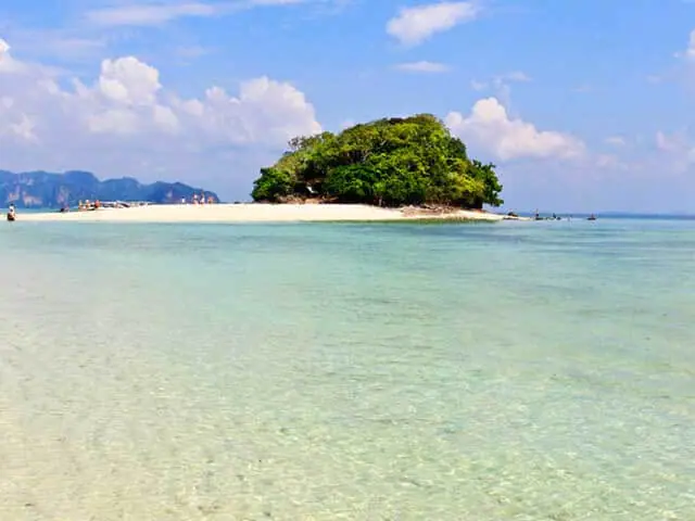 The white sandbar at Tup Island emerging at low tide, Krabi