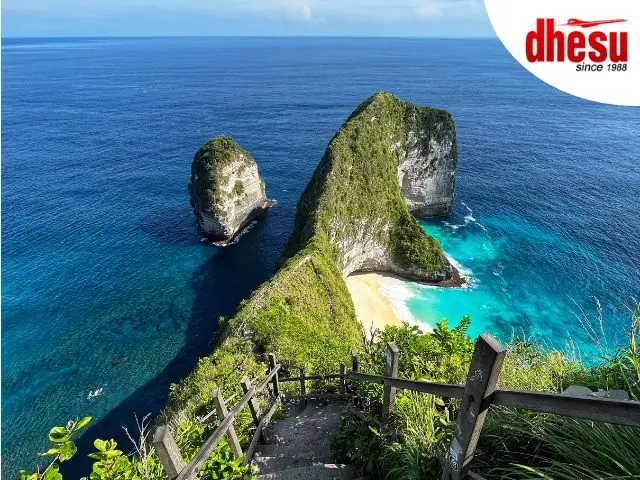 Kelingking Beach Nusa Penida T-Rex cliff viewpoint turquoise Bali
