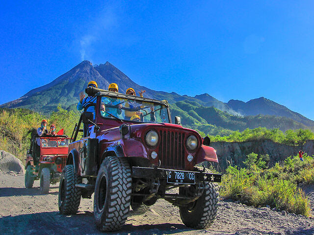 4 Days Yogyakarta Adventure — Timang Beach & Cave Tubing